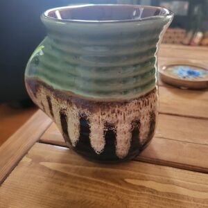 Artisan Ceramic Mug by tag® – Earthy Glaze & Sculptural Form